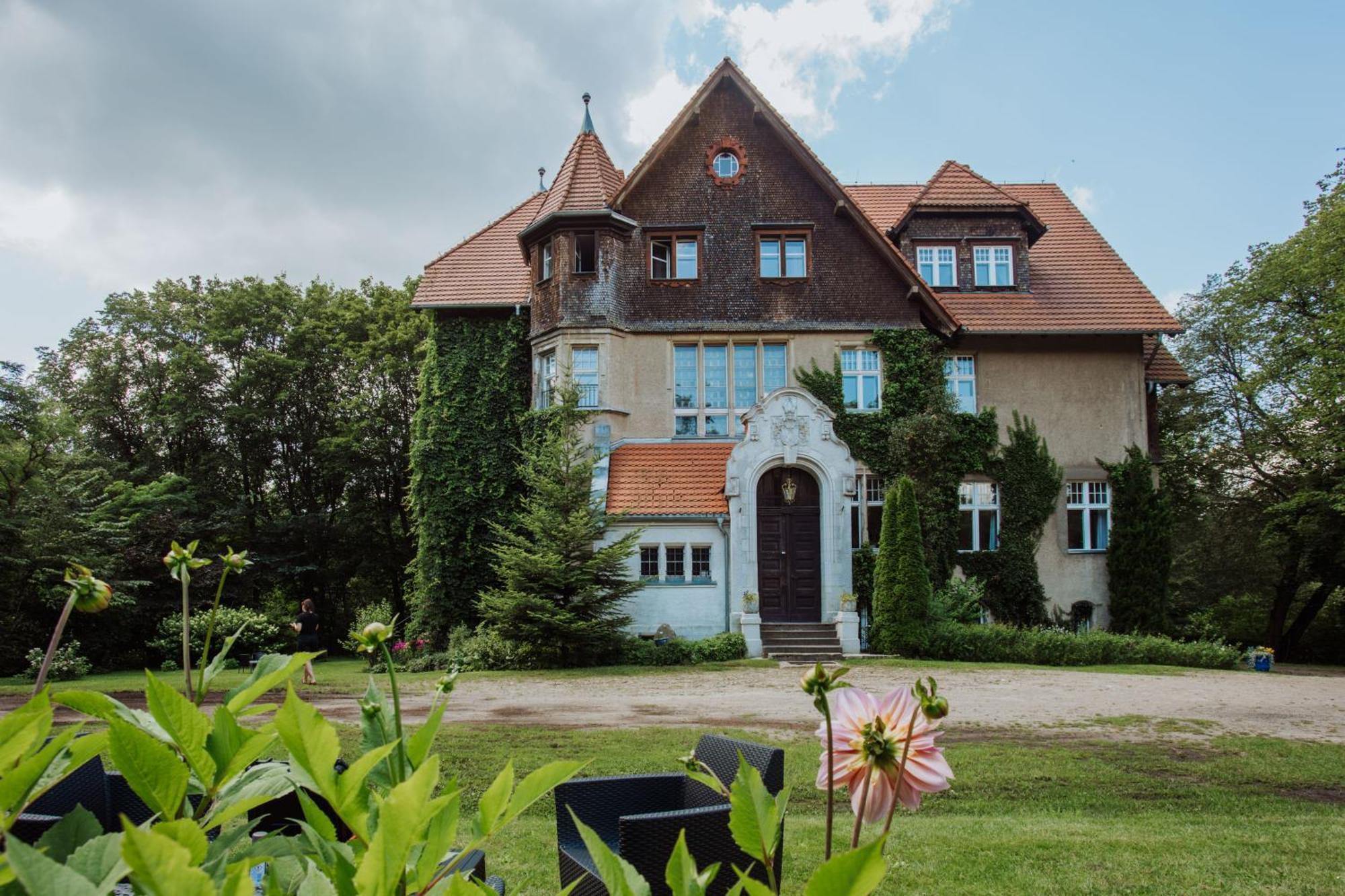 Palac Mysliwski Orle Solutions Mirosławiec Exterior foto
